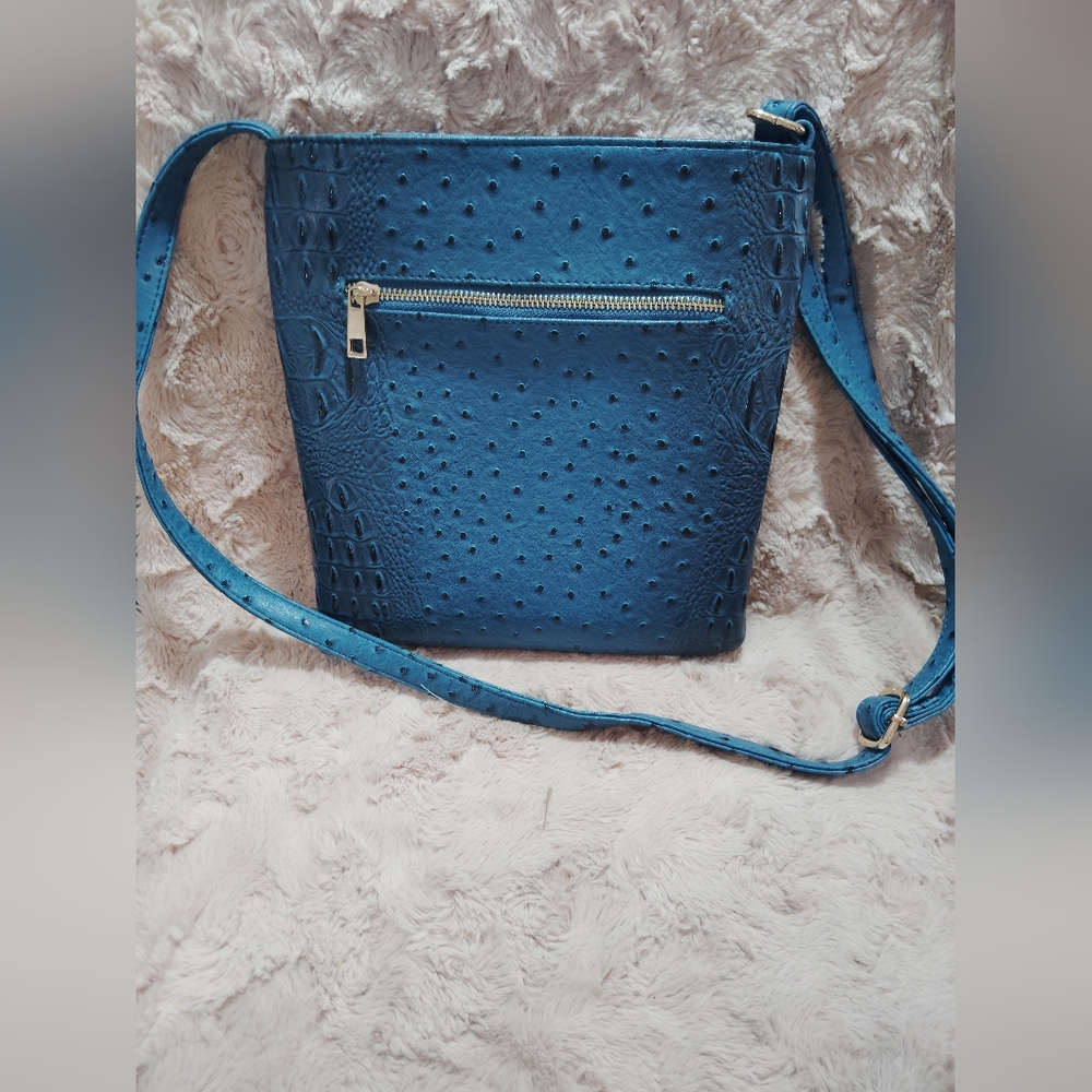NWOT!! Beautiful Blue, Alligator/Ostrich, Textured Women's Crossbody - Picture 6 of 9